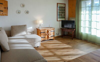 Le Mont Blanc 8 995.1: Propriété, Meubles, Fenêtre, Cadre, Confort, Bois, Blind Fenêtre, Design Intérieur, Ombre, Salon