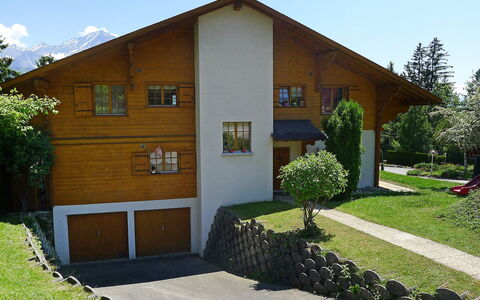 Le Geteillon 4: Plante, Ciel, Fenêtre, Bâtiment, Arbre, Nuage, Lot Terre, Chalet, Porte, Maison