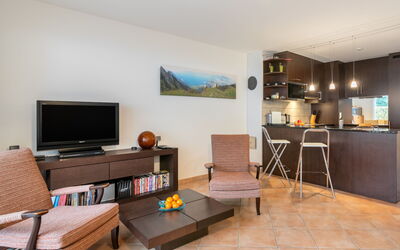 Tasman 15 R 100.42: Meubles, Canapé, Propriété, Télévision, Cadre, Table, Bois, Salon, Confort, Design Intérieur