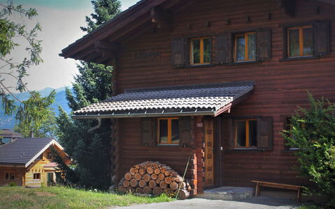 L'Alpage: Plante, Bâtiment, Fenêtre, Ciel, Arbre, Bois, Maison, Nuage, Chalet, Siding