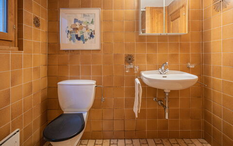 Dunes et Bois: Marron, Miroir, Évier, Propriété, Luminaire Plomberie, Lavabo, Robinet, Violet, Salle De Bains, Design Intérieur