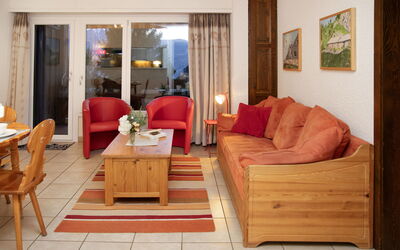 Centaure B Rs 2 290.7: Meubles, Design Intérieur, Canapé, Sol, Bois, Pièce, Sol, Plafond, Salon, Table