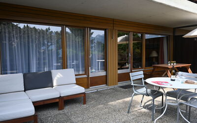 Centaure B Ri 1 290.9: Table, Meubles, Bois, Ombre, Chaise, Salon, Sol, Porte, Sol, Confort