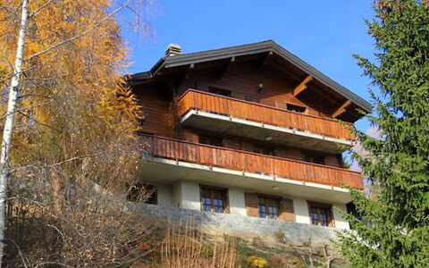 Falaises: Maison, Propriété, Domicile, Architecture, Toit, Bâtiment, Immobilier, Arbre, Ciel, Chalet