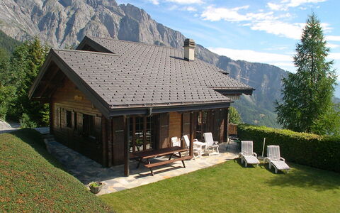 Falaises: Nuage, Ciel, Plante, Montagne, Bâtiment, Fenêtre, Paysage Naturel, Arbre, Maison, Lot Terre