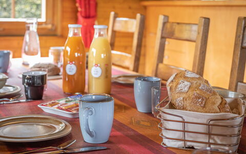 Falaises: Table, Vaisselle, Aliments, Bouteille, Drinkware, Vaisselle, Bois, Serveware, Design Intérieur