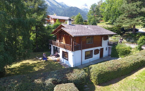Frênes: Plante, Bâtiment, Ciel, Fenêtre, Arbre, Maison, Montagne, Nuage, Lot Terre, Chalet