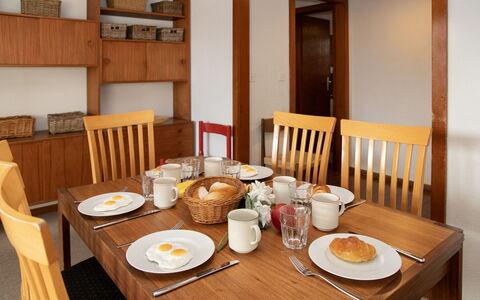 Porthos 37: Meubles, Design Intérieur, Sol, Bois, Sol, Table, Chaise, Pièce, Salle À Manger, Plafond