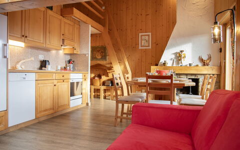 Pinot Gris Combles: Meubles, Bois, Design Intérieur, Pièce, Chalet, Dur, Plafond, Chaise, Tache De Bois, Cabane En Rondins