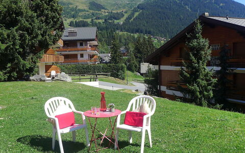 Verbier 131: Propriété, Station De Montagne, Chalet, Maison, Cour, Herbe, Chaîne De Montagnes, Arrière-Cour, Zone Rurale, Bâtiment