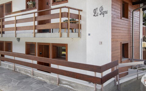 Pigne 1: Bois, Porte, Tache De Bois, Dur, Balcon, Escaliers, Balustrade, Accueil Porte, Planche, Hôtel