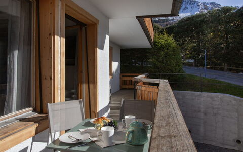 Stem 2: Bois, Tache De Bois, Dur, Plafond, Contre-Plaqué, Daylighting, Chaise, Balcon, Planche, Lumber