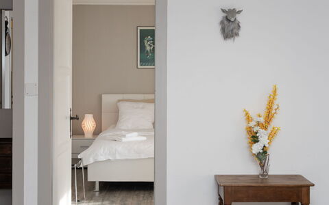 Stem 2: Meubles, Design Intérieur, Sol, Mur, Sol, Bois, Pièce, Domicile, Chambre, Lit