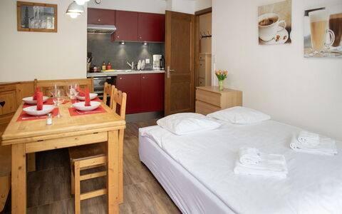 Verbier 582: Bois, Meubles, Design Intérieur, Sol, Sol, Pièce, Lit, Chambre, Plafond, Tache De Bois