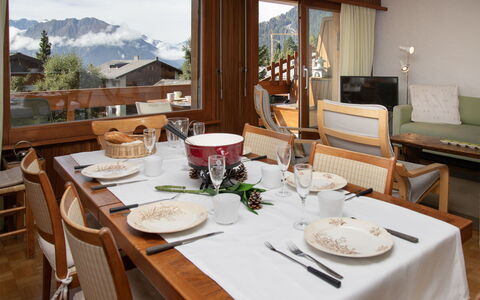 Val Neige 11: Meubles, Table, Bois, Design Intérieur, Chaise, Table Cuisine Et Salle A Manger, Plafond, Salle À Manger, Pièce, Restaurant