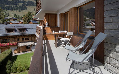 Val Neige 11: Bois, Appartement, Tache De Bois, Dur, Chaise, Ombre, Conception, Balcon, Contre-Plaqué, Lumber