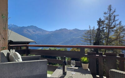 Verbier 730: Ciel, Propriété, Bâtiment, Montagne, Plante, Biome, Arbre, Paysage, Immobilier, Ombre
