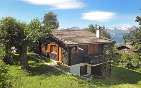 Sven Heul: Nuage, Plante, Ciel, Bâtiment, Fenêtre, Paysage Naturel, Maison, Bois, Arbre, Lot Terre