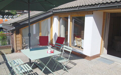 Bisse-Vieux A-4: Propriété, Maison, Bâtiment, Immobilier, Domicile, Pièce, Patio, Villa, Toit, Ombre