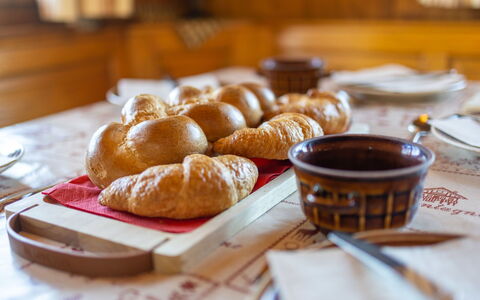 L'Alouette: Table, Aliments, Vaisselle, Ingrédient, Vaisselle, Assiette, Serveware