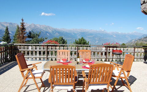 Nendaz 220: Propriété, Meubles, Immobilier, Table, Pièce, Bâtiment, Maison, Patio, Biens, Tableau De Plein Air