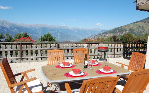 Nendaz 220: Propriété, Bâtiment, Pièce, Maison, Immobilier, Table, Meubles, Biens, Vacances, Patio