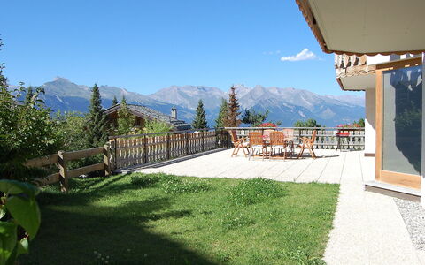 Nendaz 220: Propriété, Ciel, Immobilier, Montagne, Maison, Bâtiment, Architecture, Herbe, Domicile, Arbre