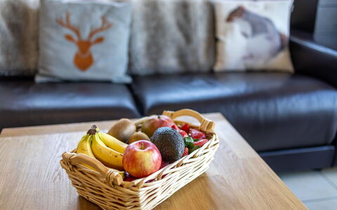 Nendaz 220: Table, Aliments, Canapé, Meubles, Blanc, Vaisselle, Fruit, Ingrédient, Bois