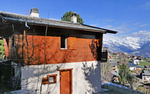 Mungg: Propriété, Maison, Ciel, Bâtiment, Mur, Toit, Ville, Quartier, Façade, Architecture