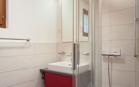 Mustela: Luminaire Plomberie, Évier, Robinet, Bâtiment, Salle De Bains, Miroir, Sol, Plomberie, Bois