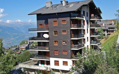 Foret E3: Ciel, Bâtiment, Fenêtre, Nuage, Plante, Arbre, Maison, Design Urbain, Zone Résidentielle, Condominium