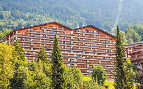 Nendaz 400: Bâtiment, Propriété, Montagne, Ciel, Paysage Naturel, Maison, Arbre, Architecture, Végétation, Bloc Tour