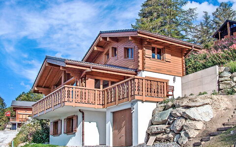 Marella: Maison, Toit, Domicile, Chalet, Porche, Biens, Balcon, Pente, Mélèze, Village