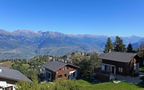 Hildegarde: Montagnes Relief, Montagne, Chaîne De Montagnes, Village De Montagne, Station De Montagne, Alpes, Propriété, Ciel, Paysage Naturel, Maison