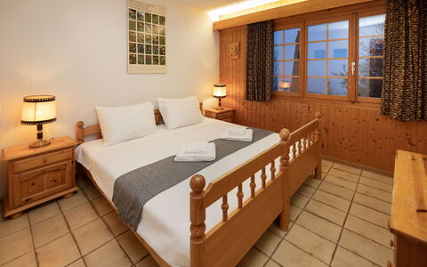 Dejo a Dzeu: Meubles, Bois, Sol, Design Intérieur, Sol, Plafond, Pièce, Lit, Chambre, Appartement