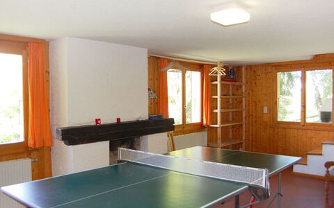 Les Etoiles: Ping Pong, Pièce, Propriété, Salle De Récréation, Meubles, Table, Bâtiment, Sol, Maison, Design Intérieur