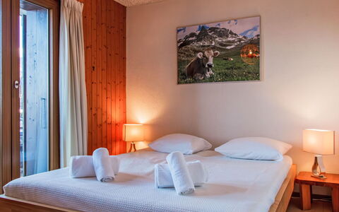 Beke: Bois, Design Intérieur, Meubles, Sol, Chambre, Lit, Pièce, Sol, Plafond, Drap De Lit