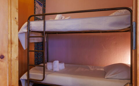 Jolimont J4: Lit Superposé, Bois, Lit, Cadre De Lit, Chambre, Drap De Lit, Literie, Hôtel, Tache De Bois, Dortoir