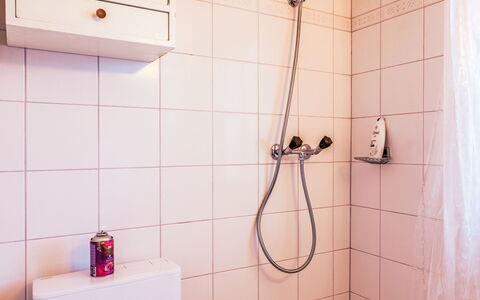 Jolimont J4: Luminaire Plomberie, Salle De Bains, Sol, Sol, Plomberie, Design Intérieur, Douche, Robinet, Tete De Douche, Pièce