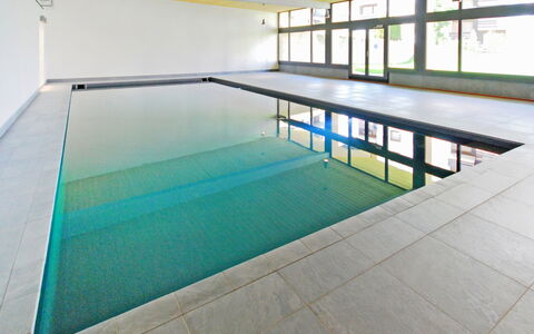 Nendaz 830: Bâtiment, L'Eau, Piscine, Fenêtre, Rectangle, Ombre, Sol, Sol, Maison, Ligne