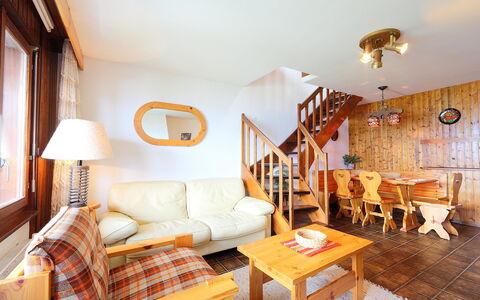 Nendaz 150: Pièce, Propriété, Meubles, Design Intérieur, Bâtiment, Jaune, Mur, Maison, Immobilier, Plafond