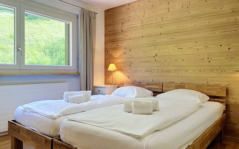Nendaz 150: Lit, Design Intérieur, Chambre, Meubles, Bois, Plafond, Sol, Drap De Lit, Literie, Sol