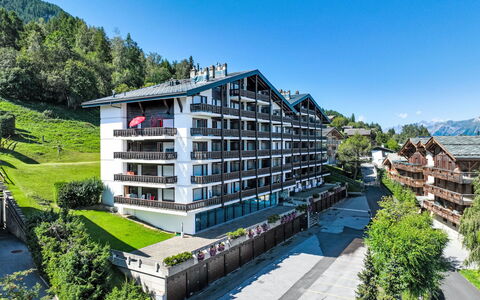 Nendaz 150: Ciel, Plante, Bâtiment, Arbre, Design Urbain, Condominium, Montagne, Bloc Tour, Zone Résidentielle, Façade
