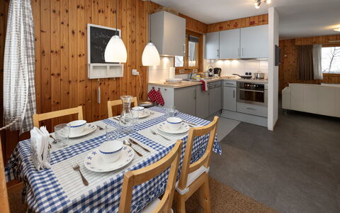 Nendaz 160: Bois, Meubles, Design Intérieur, Cuisine, Domicile, Plafond, Table Cuisine Et Salle A Manger, Pièce, Chaise, Tache De Bois