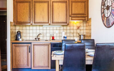 Logement:&nbsp;Ambassador Ii Apt 13 831.5