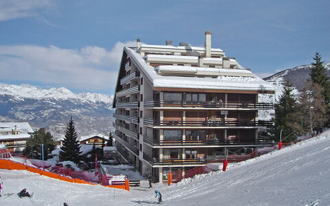 Nendaz 840: Ciel, Nuage, Neige, Bâtiment, Montagne, Pente, Maison, Arbre, Loisir, Montagnes Relief