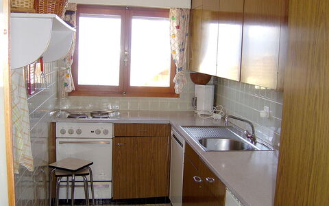Bel Alp D3: Pièce, Comptoir, Propriété, Cabinetry, Cuisine, Meubles, Bâtiment, Design Intérieur, Sol, Maison