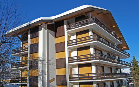 Diana E2: Ciel, Bâtiment, Arbre, Design Urbain, Maison, Bloc Tour, Condominium, Zone Résidentielle, Façade, Fenêtre