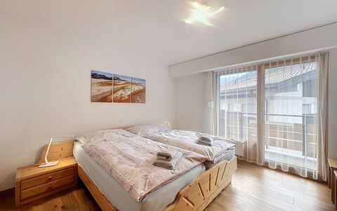 Diana E2: Bois, Chambre, Design Intérieur, Lit, Sol, Drap De Lit, Literie, Plafond, Pièce, Appartement