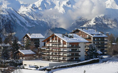Ecluses 2: Ciel, Nuage, Montagne, Neige, Bâtiment, Jour, Fenêtre, Blanc, Lumière, Monde